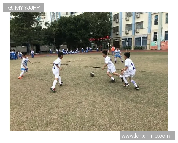 足球明星的青春足迹与梦想追逐毕业纪念册