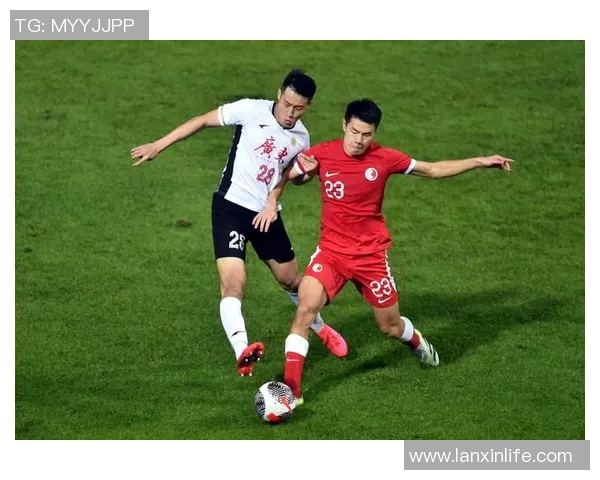 足球明星齐聚致敬手势视频展现团结与热爱足球精神