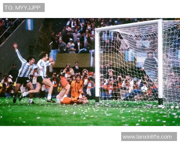 全球足球巨星盘点：那些改变比赛历史的传奇人物